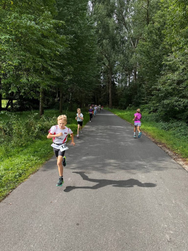 Kurstadtlauf 2025 – Kinder auf der Strecke